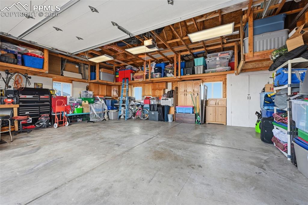 Image 5 of 41: Garage