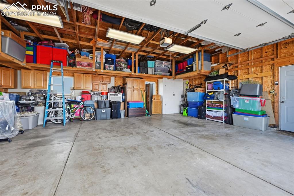 Image 6 of 41: Garage