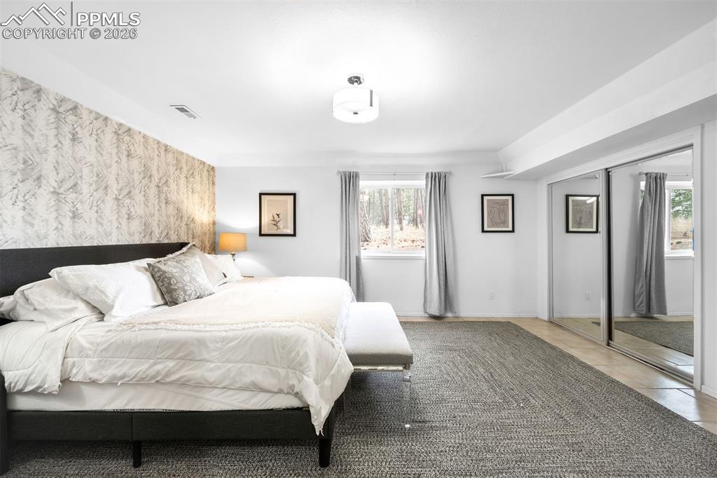 Image 17 of 45: Bedroom