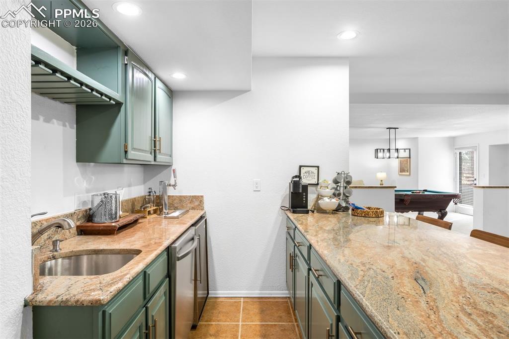 Image 26 of 45: Kitchen