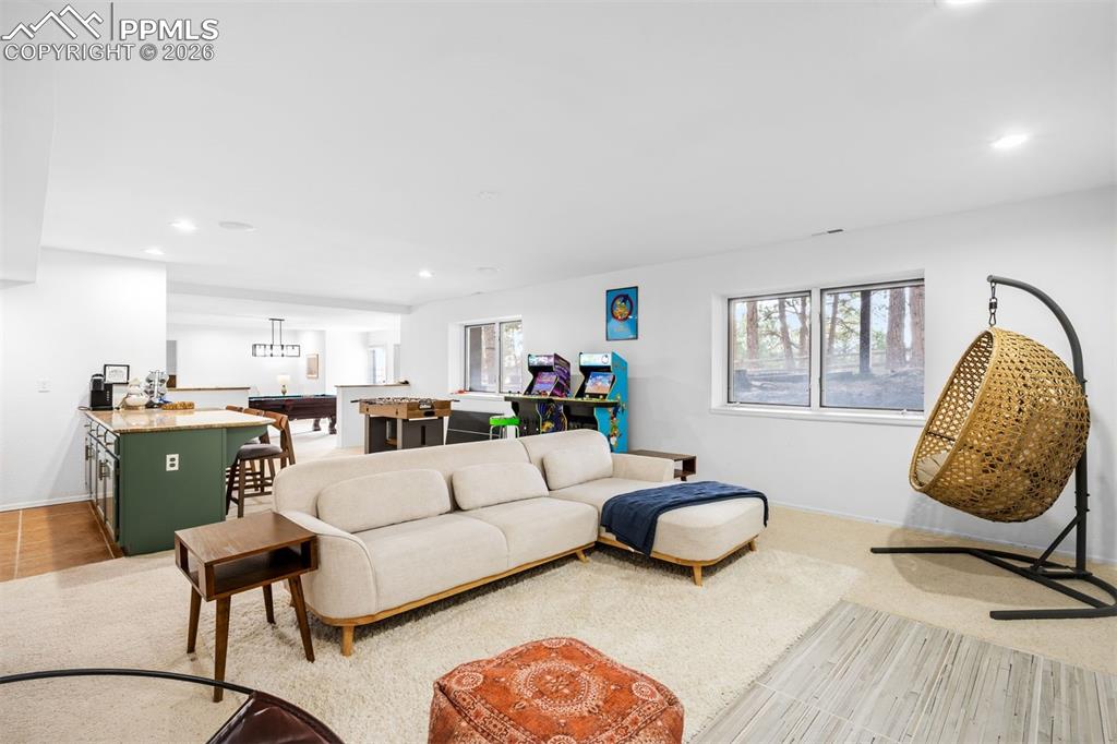 Image 35 of 45: Living Room