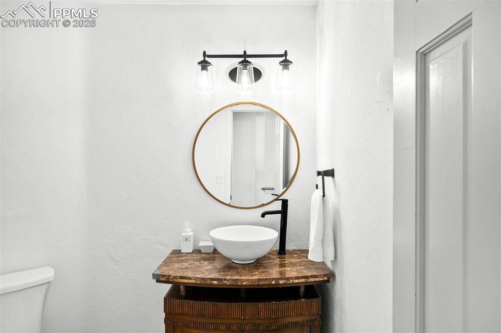 Image 39 of 45: Bathroom