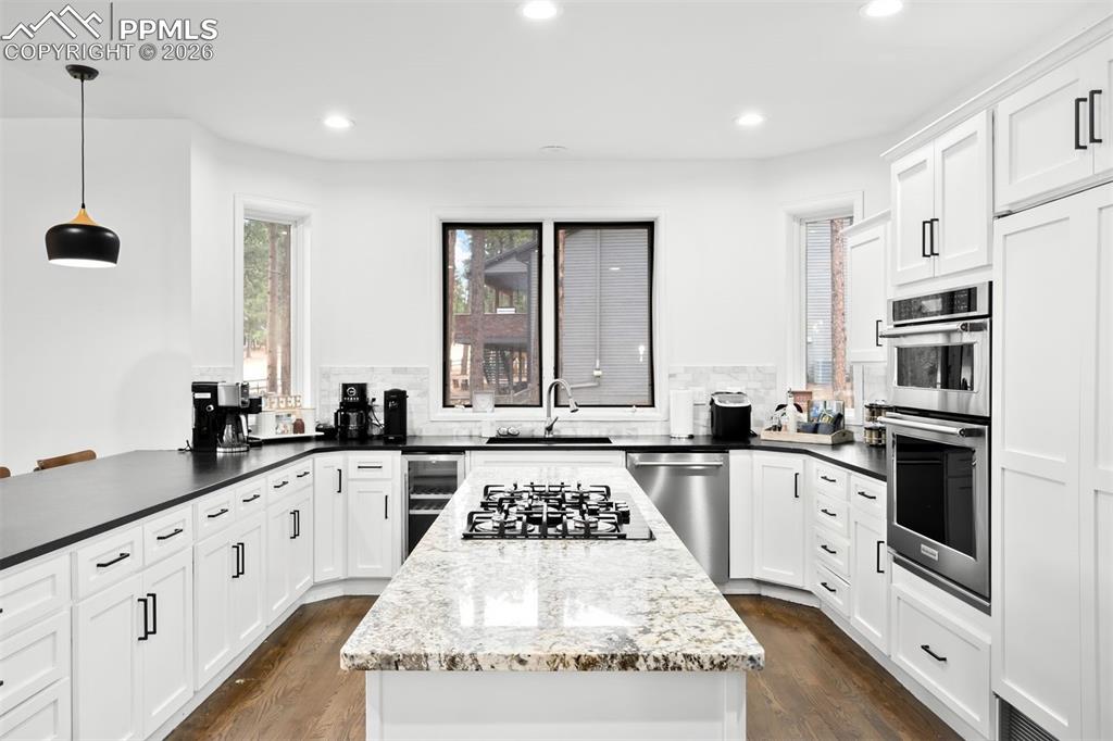 Image 6 of 45: Grand Kitchen