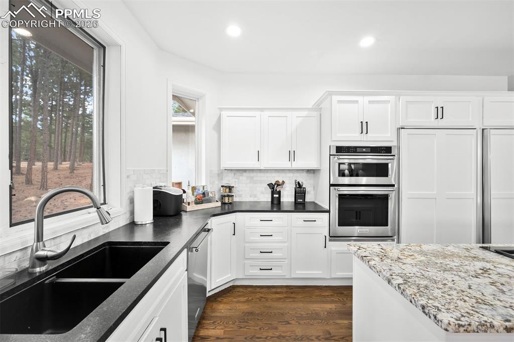 Image 7 of 45: Kitchen