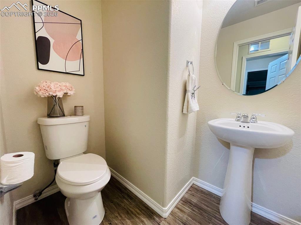 Image 18 of 43: Bathroom