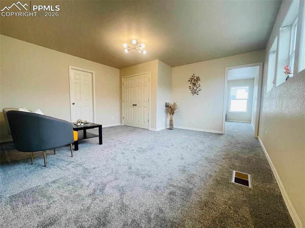 Image 21 of 43: Sitting Room