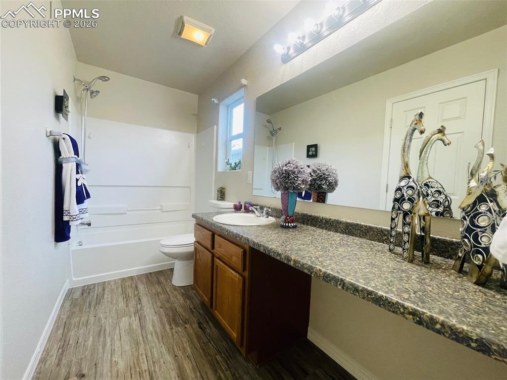 Image 30 of 43: Bathroom