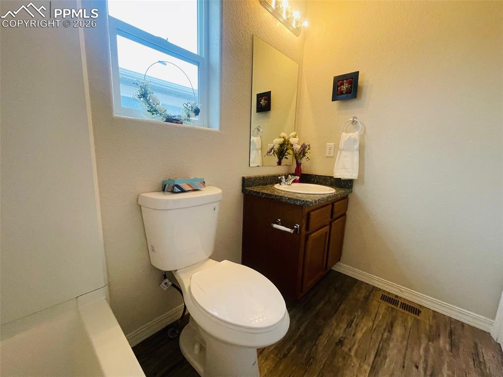 Image 45 of 49: Bathroom