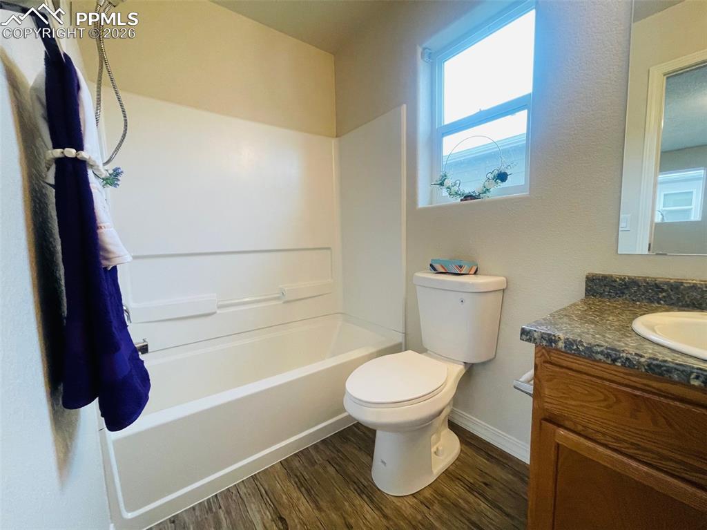 Image 47 of 49: Bathroom