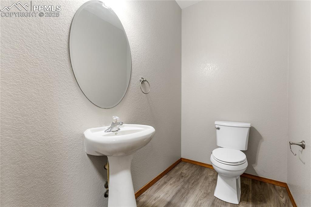 Image 20 of 31: Bathroom