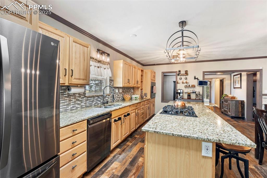 Image 11 of 50: Kitchen