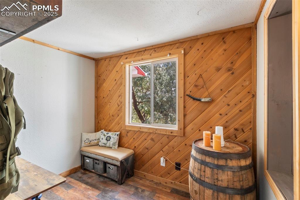 Image 15 of 50: Sitting Room