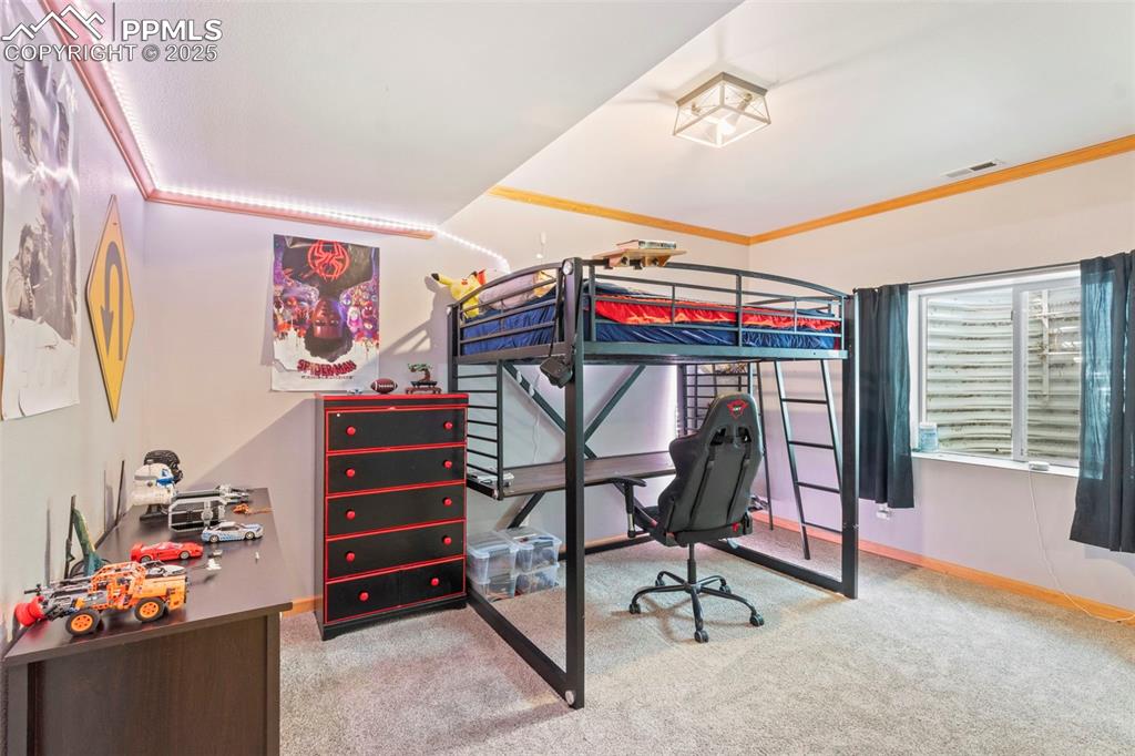 Image 25 of 50: Bedroom