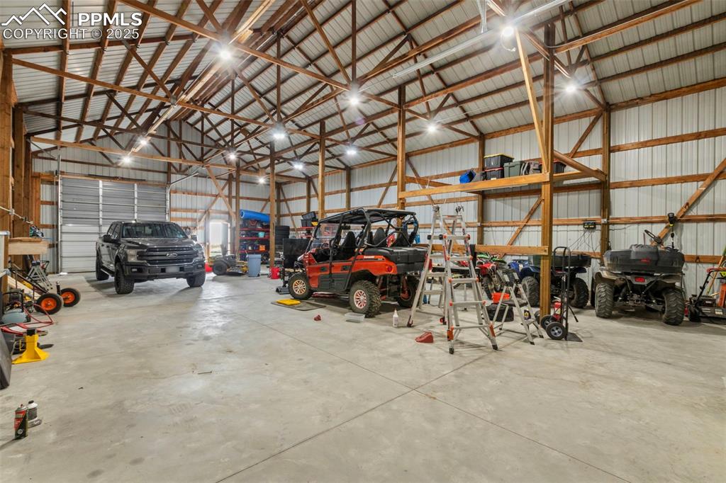 Image 38 of 50: Garage