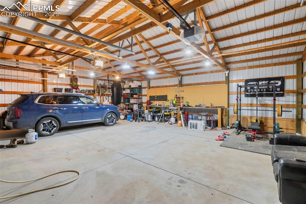 Image 39 of 50: Garage