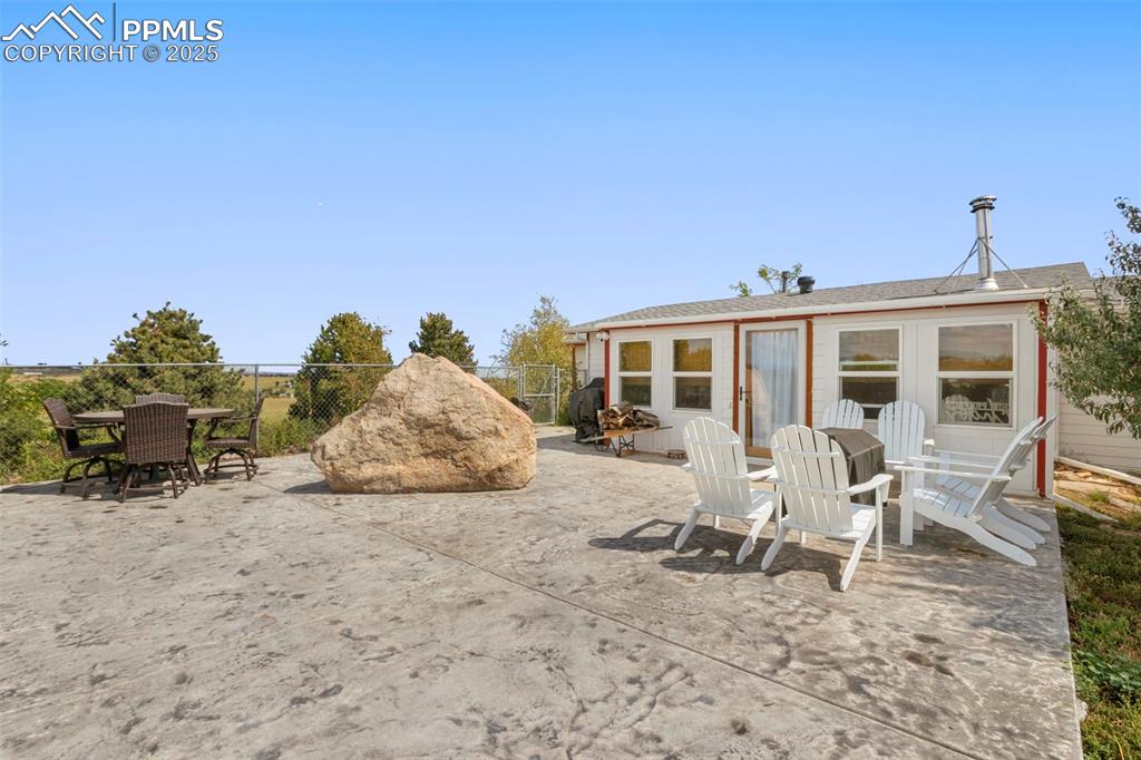 Image 42 of 50: Patio