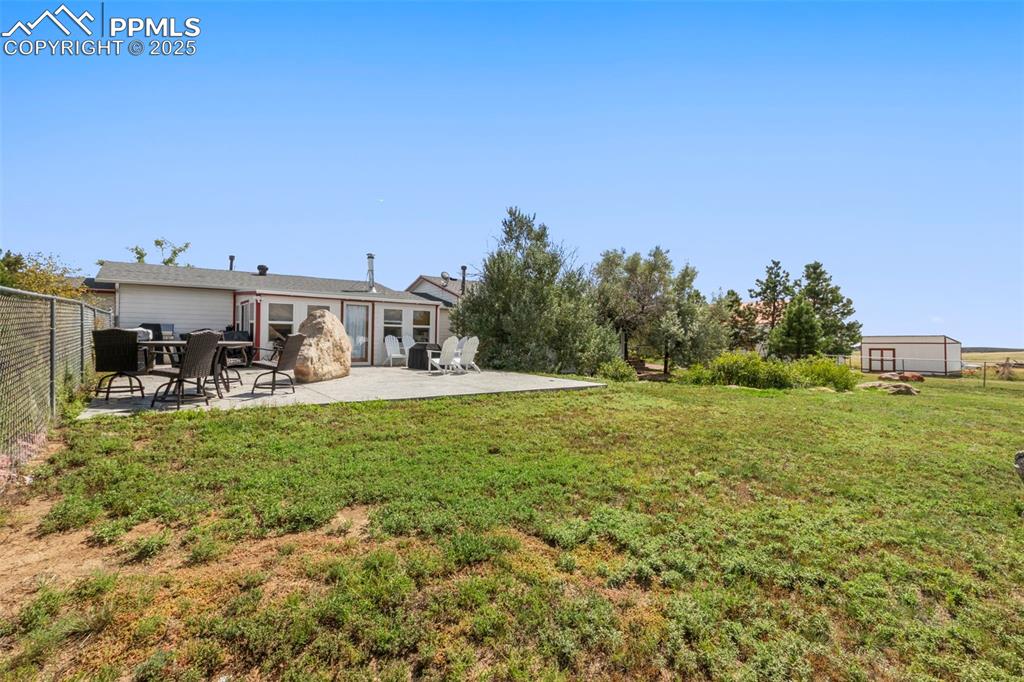 Image 43 of 50: Yard