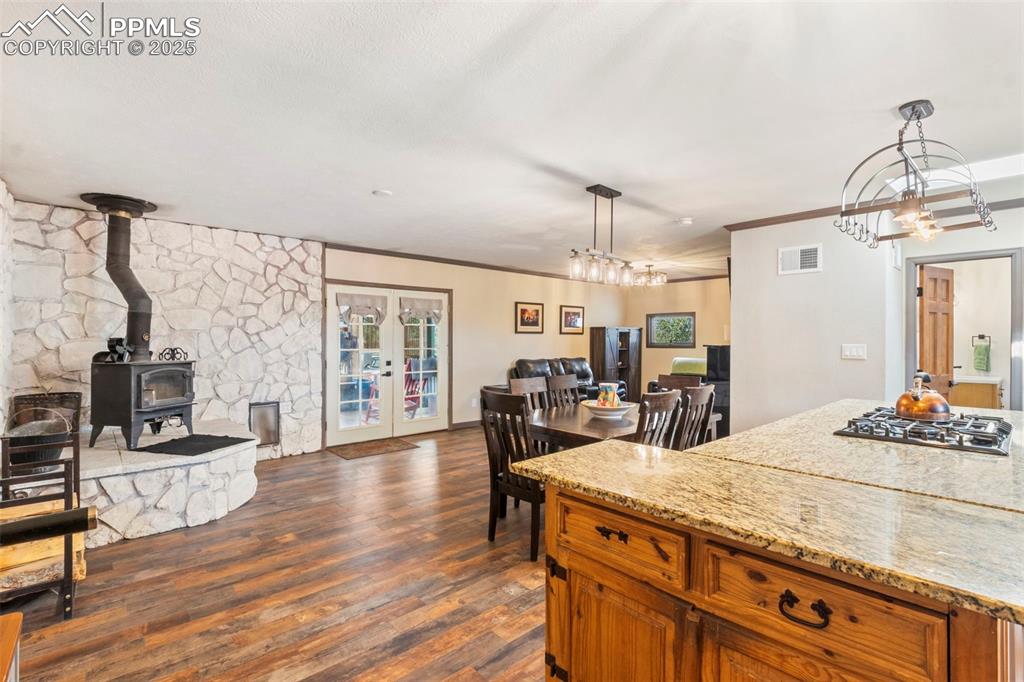 Image 8 of 50: Kitchen