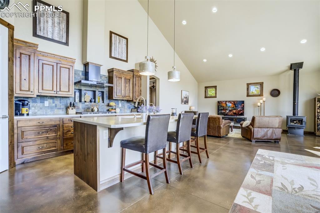 Image 15 of 48: Kitchen