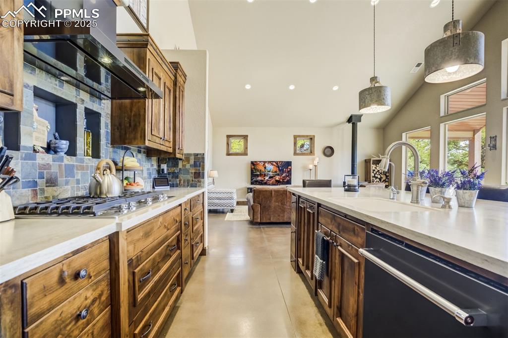 Image 17 of 48: Kitchen