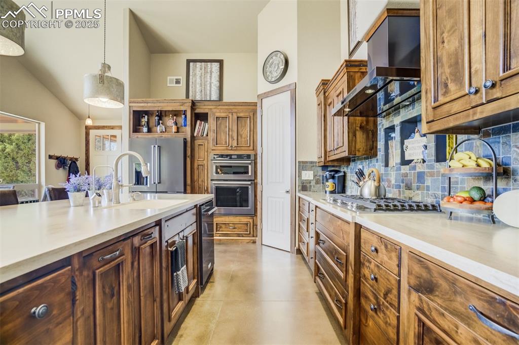 Image 18 of 48: Kitchen