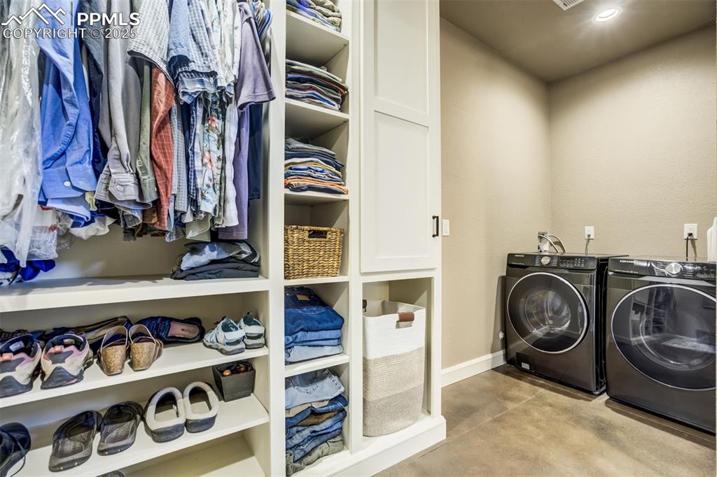 Image 27 of 48: Laundry