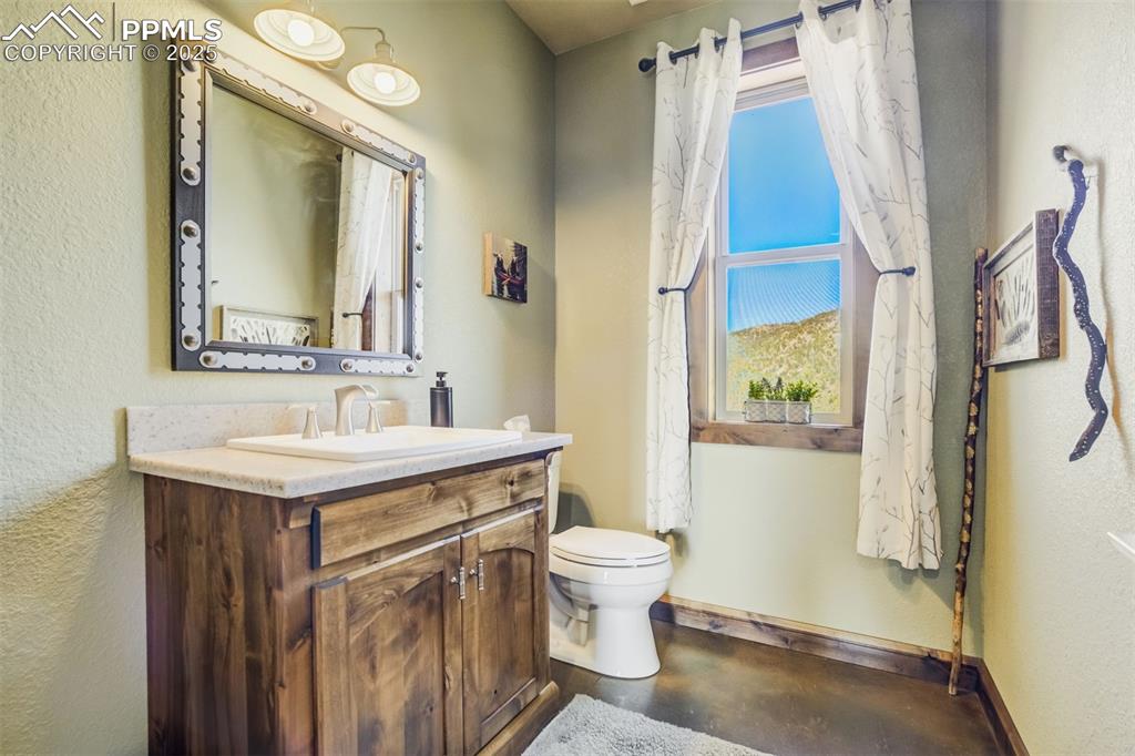 Image 31 of 48: Bathroom