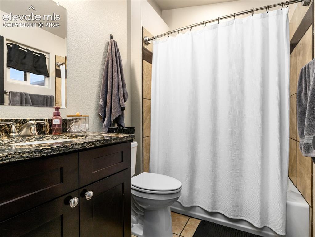 Image 14 of 19: Bathroom