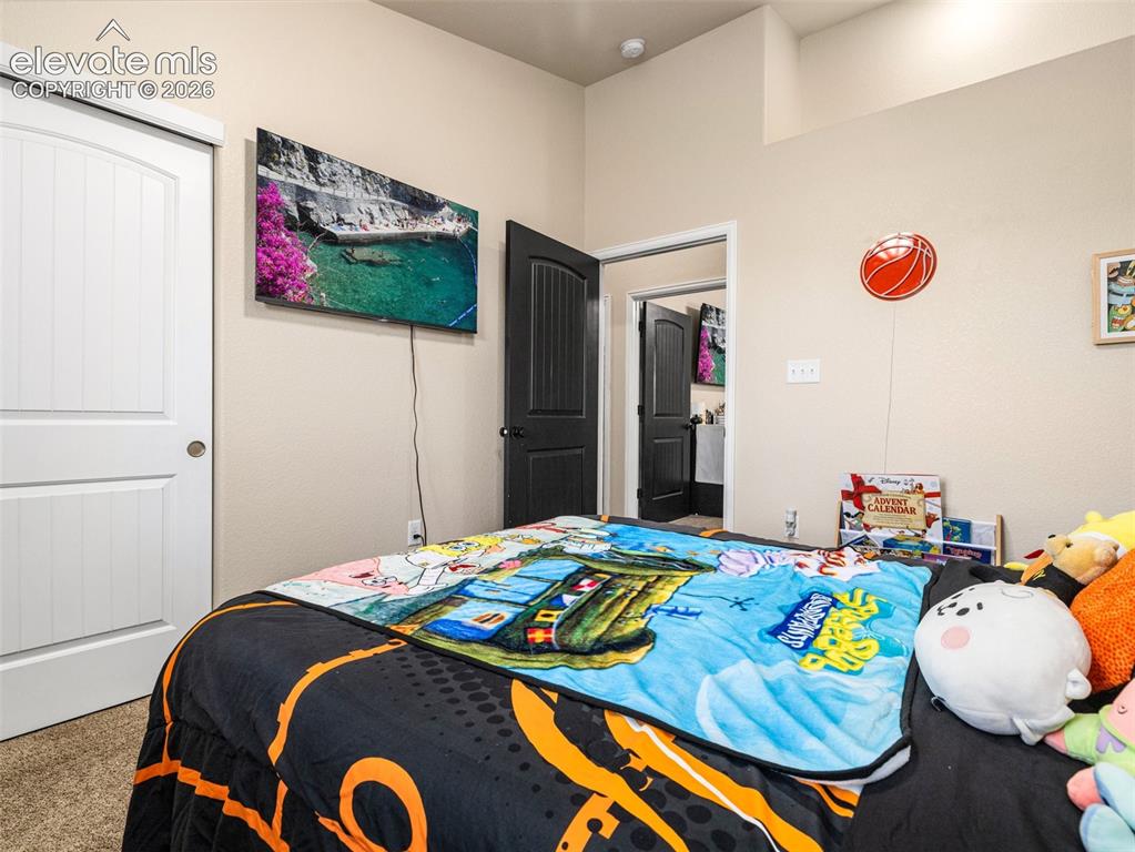 Image 15 of 19: Bedroom