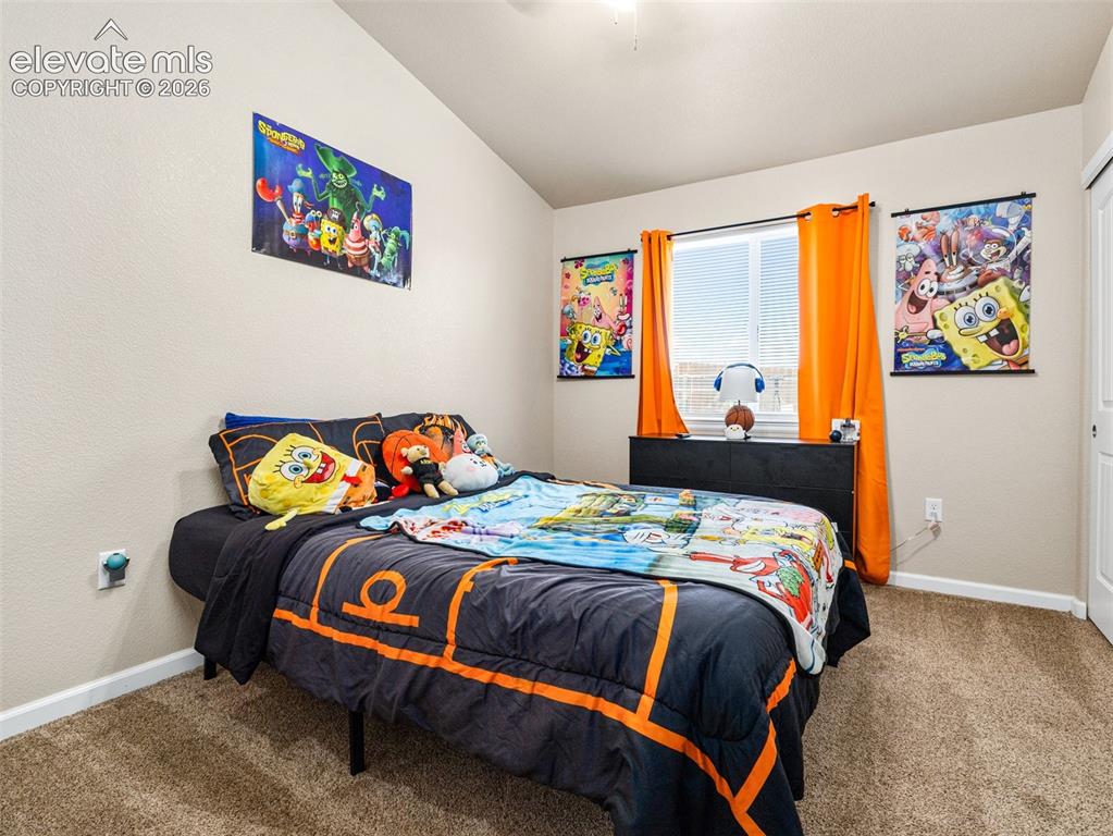 Image 16 of 19: Bedroom