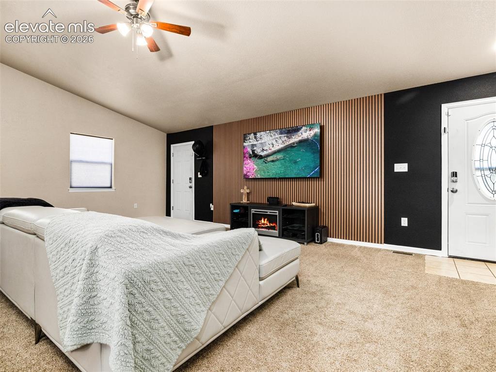 Image 5 of 19: Bedroom