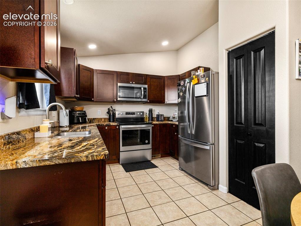 Image 9 of 19: Kitchen