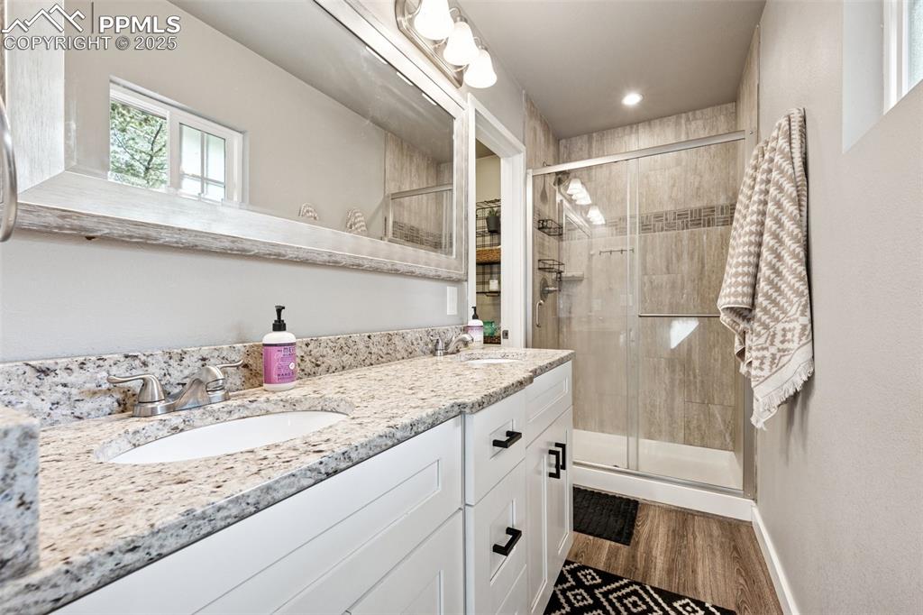 Image 12 of 33: Bathroom