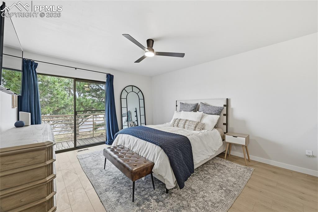 Image 15 of 30: Bedroom