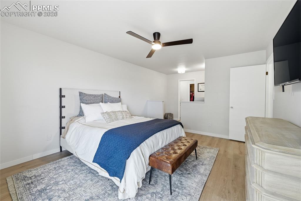 Image 16 of 30: Bedroom