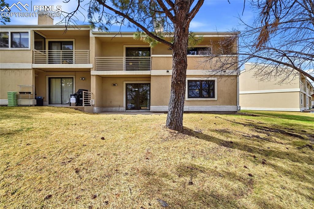 Image 28 of 30: Back of Structure