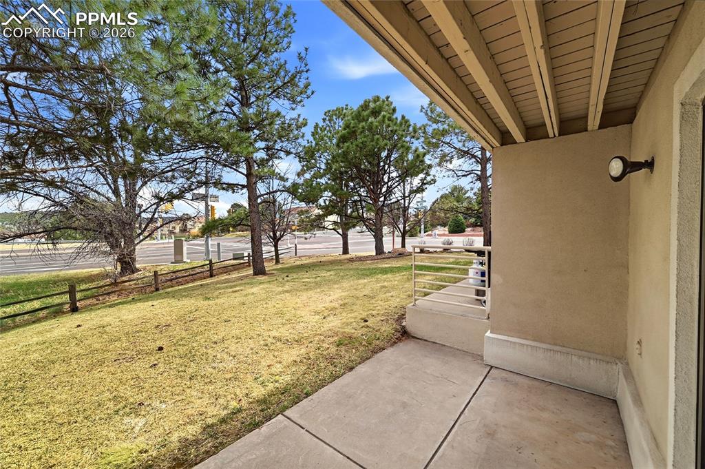 Image 30 of 30: Yard