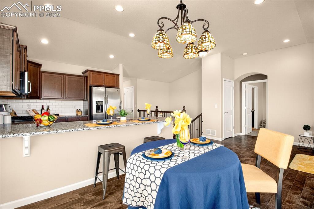 Image 16 of 37: Dining Area