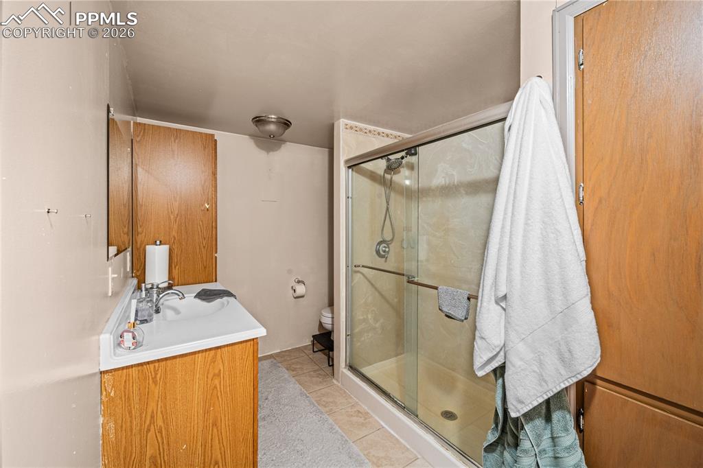 Image 15 of 47: Bathroom