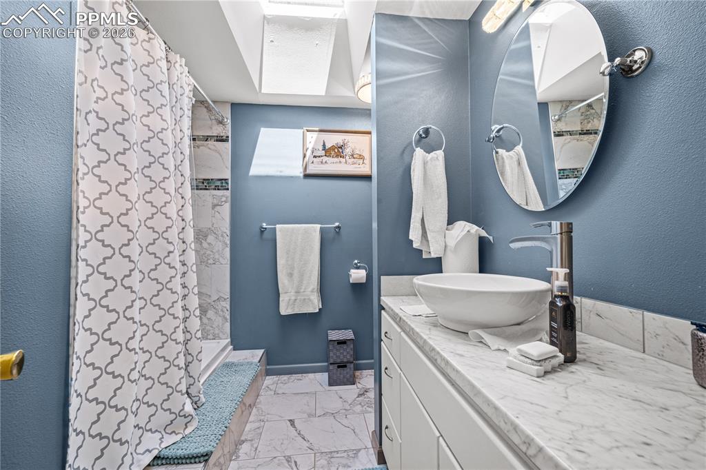 Image 9 of 47: Bathroom