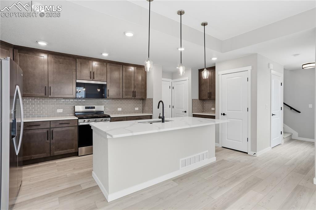 Image 28 of 33: Kitchen