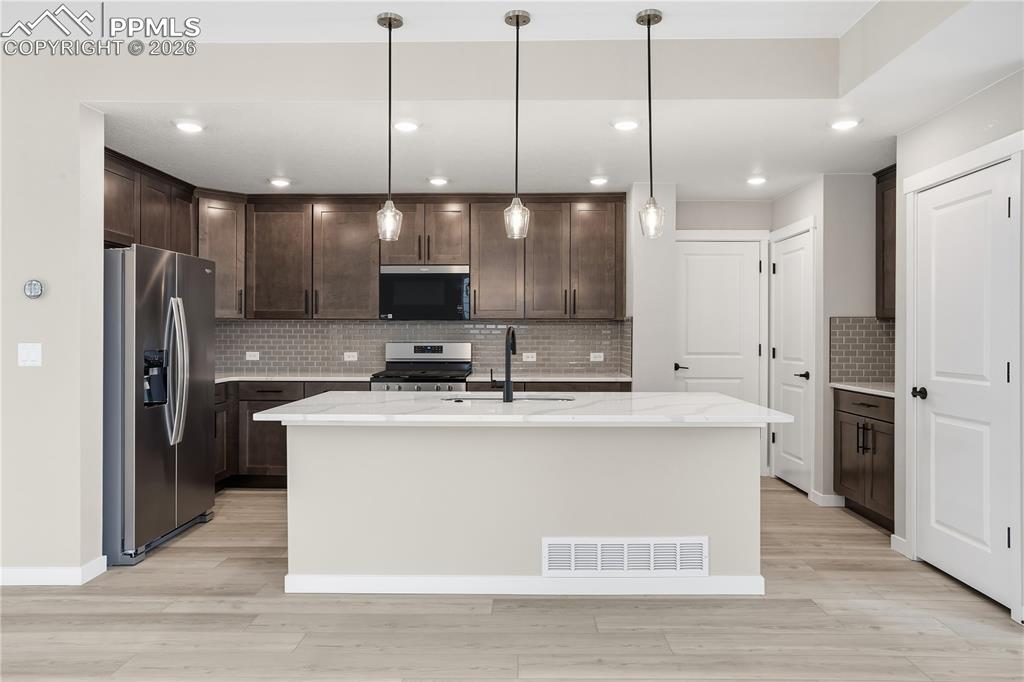 Image 29 of 33: Kitchen