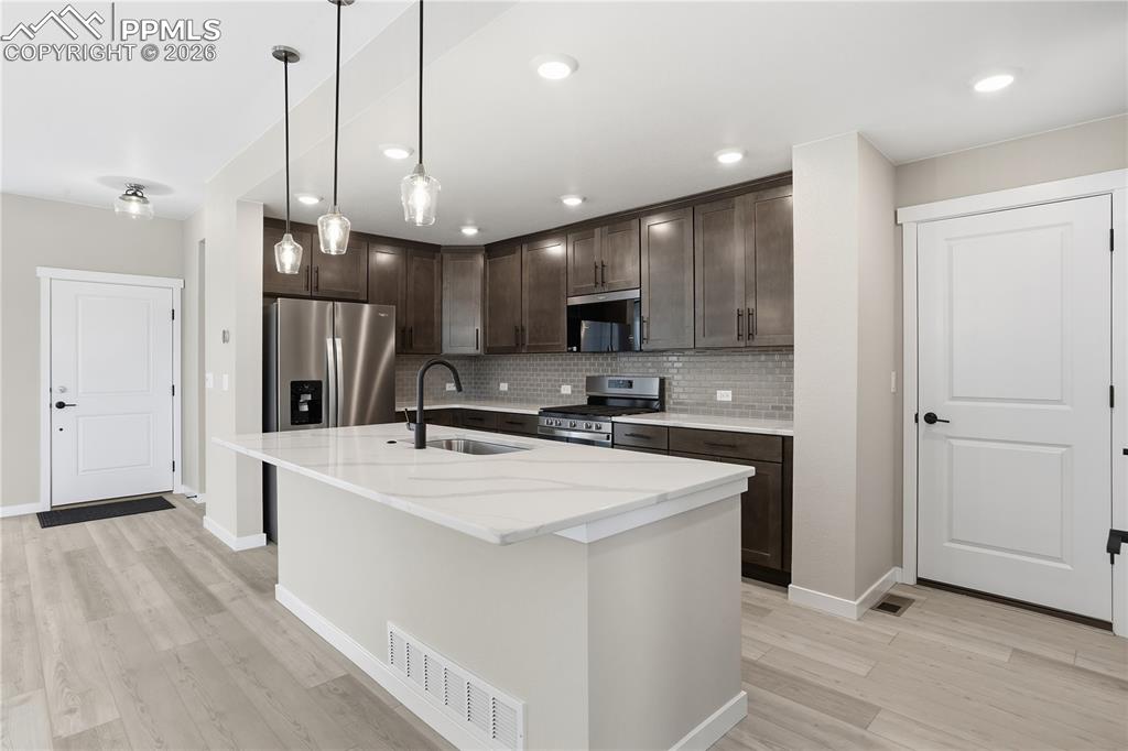 Image 31 of 33: Kitchen