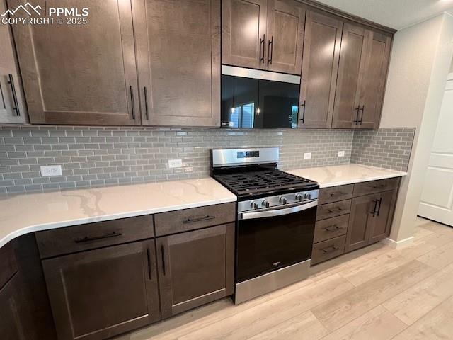 Image 4 of 11: Kitchen