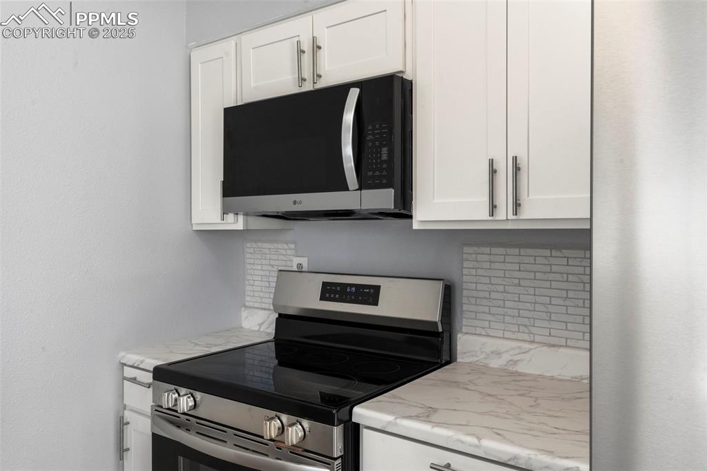 Image 10 of 31: Kitchen