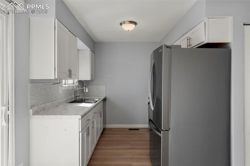 Image 8 of 31: Kitchen