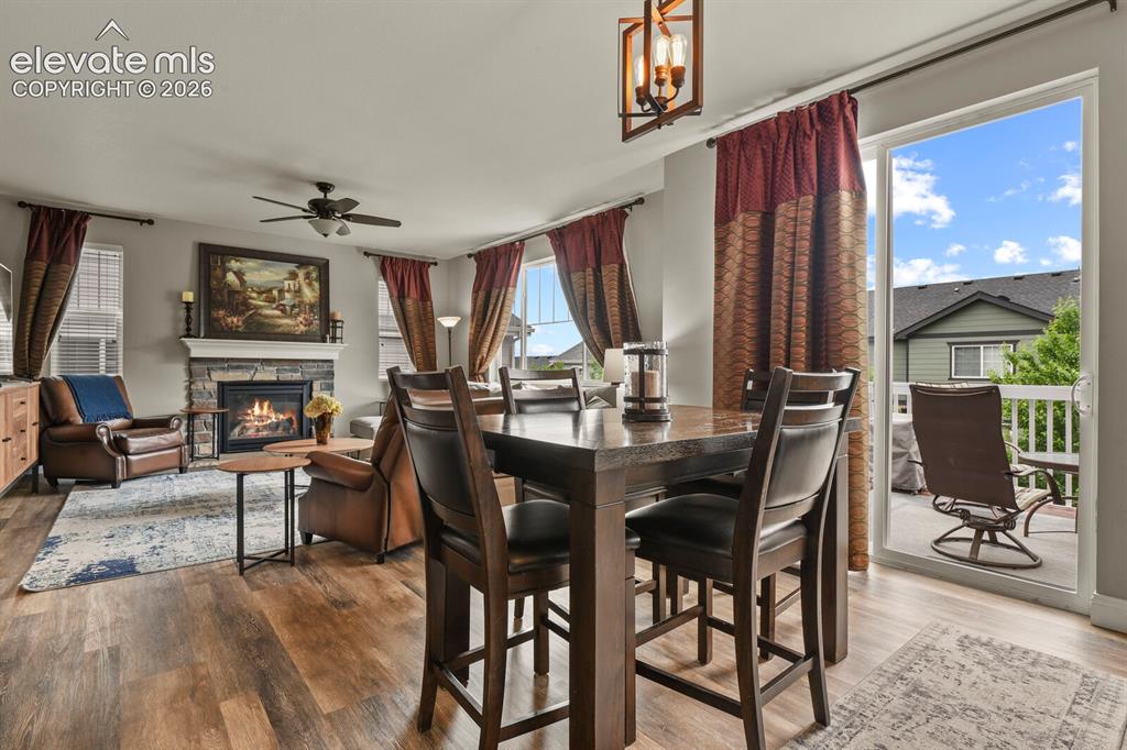 Image 14 of 45: Dining Area