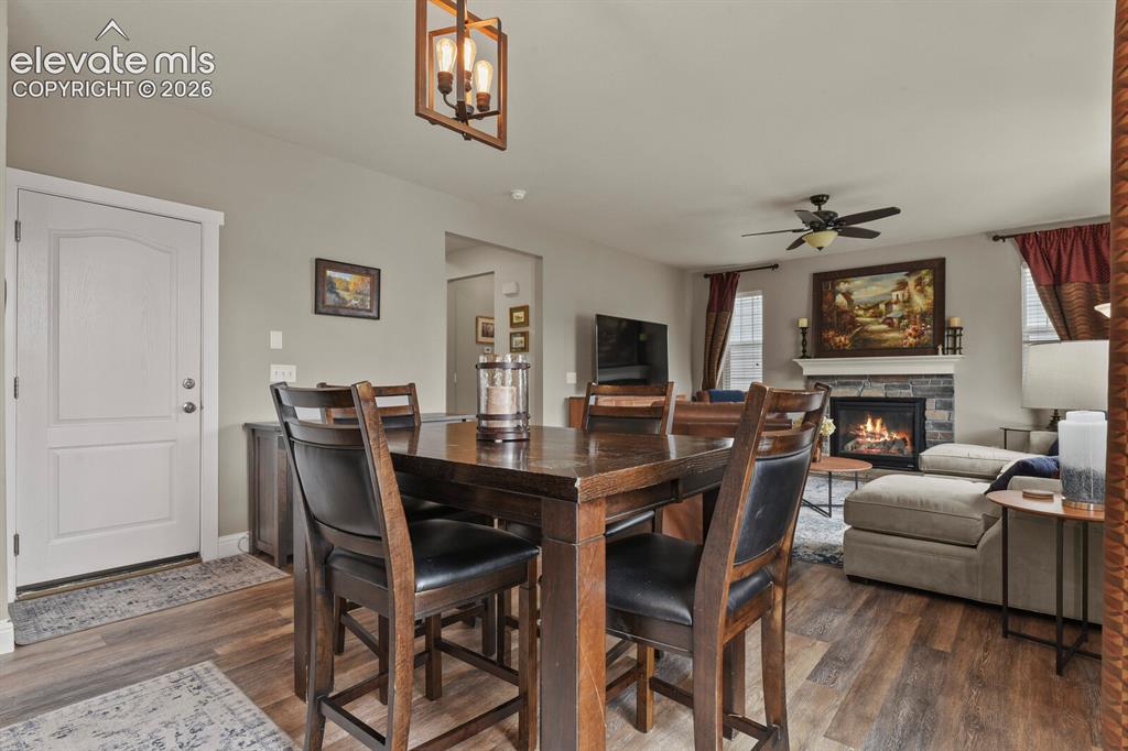 Image 15 of 45: Dining Area
