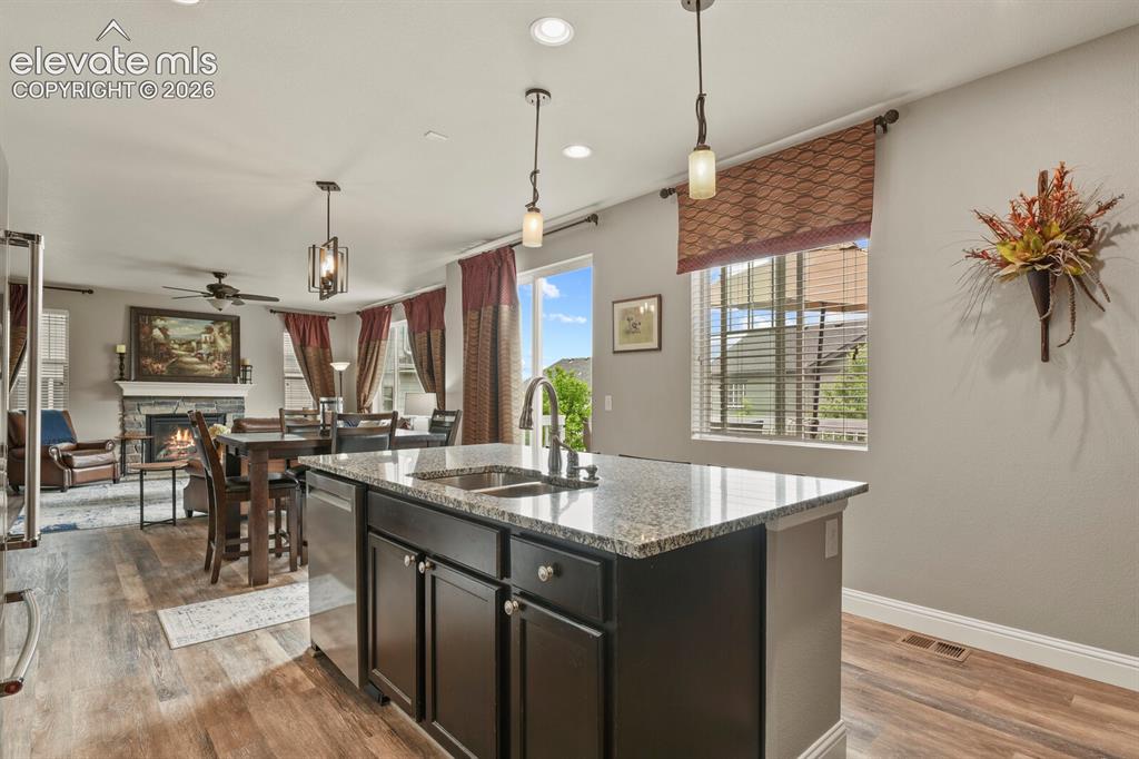 Image 18 of 45: Kitchen