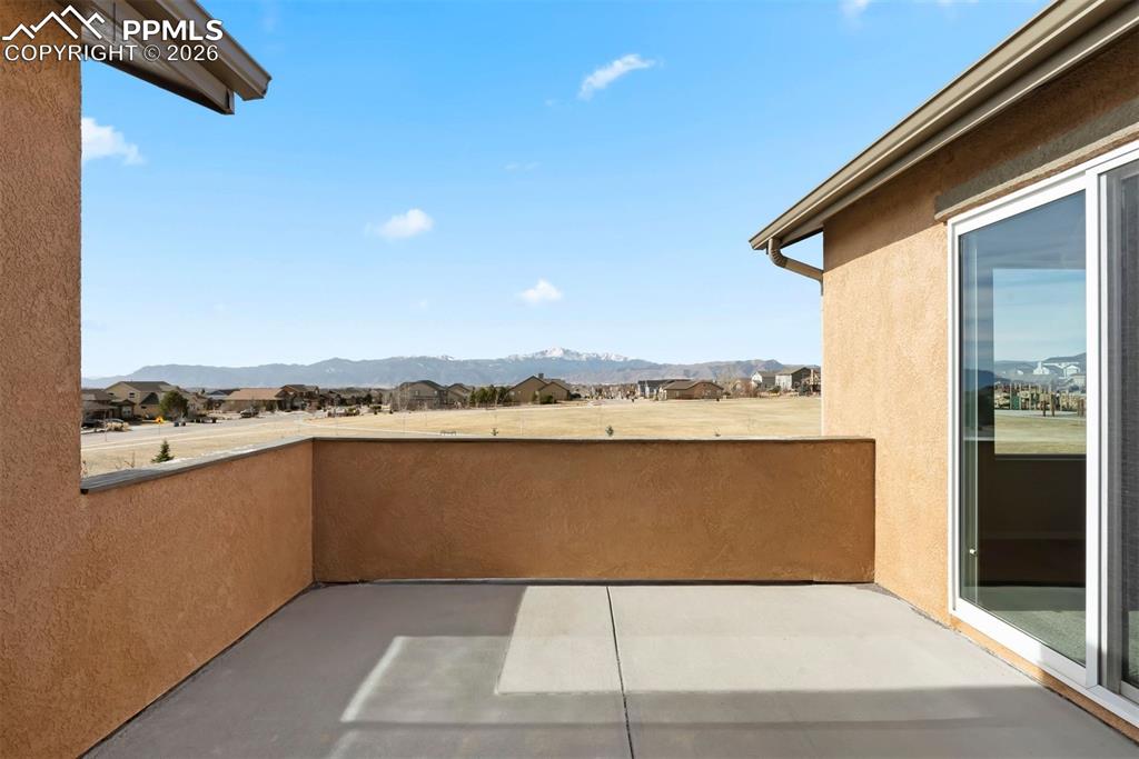 Image 10 of 50: Balcony